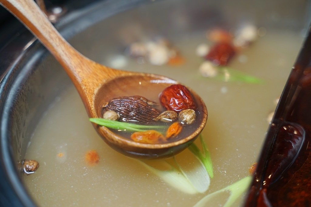 【高雄鼓山火鍋推薦】超豐盛肉品海鮮涮涮鍋 當月壽星再送巧克力和牛 舞古賀鍋物專賣店-華榮店