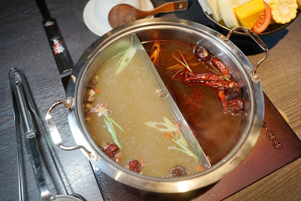 【高雄鼓山火鍋推薦】超豐盛肉品海鮮涮涮鍋 當月壽星再送巧克力和牛 舞古賀鍋物專賣店-華榮店