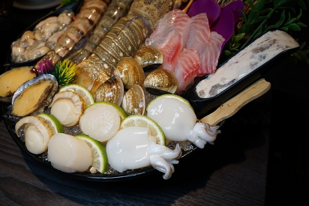 【高雄鼓山火鍋推薦】超豐盛肉品海鮮涮涮鍋 當月壽星再送巧克力和牛 舞古賀鍋物專賣店-華榮店