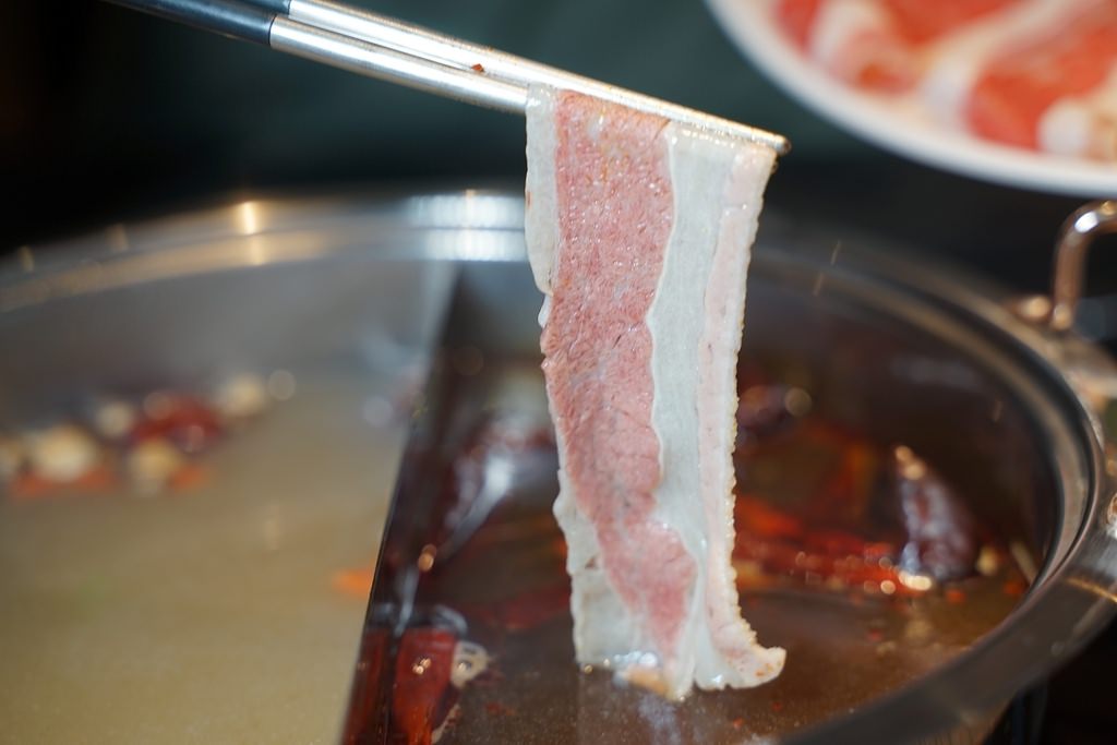 【高雄鼓山火鍋推薦】超豐盛肉品海鮮涮涮鍋 當月壽星再送巧克力和牛 舞古賀鍋物專賣店-華榮店