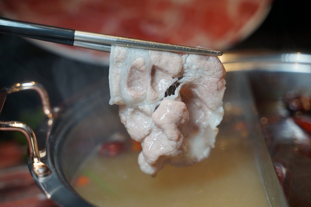 【高雄鼓山火鍋推薦】超豐盛肉品海鮮涮涮鍋 當月壽星再送巧克力和牛 舞古賀鍋物專賣店-華榮店