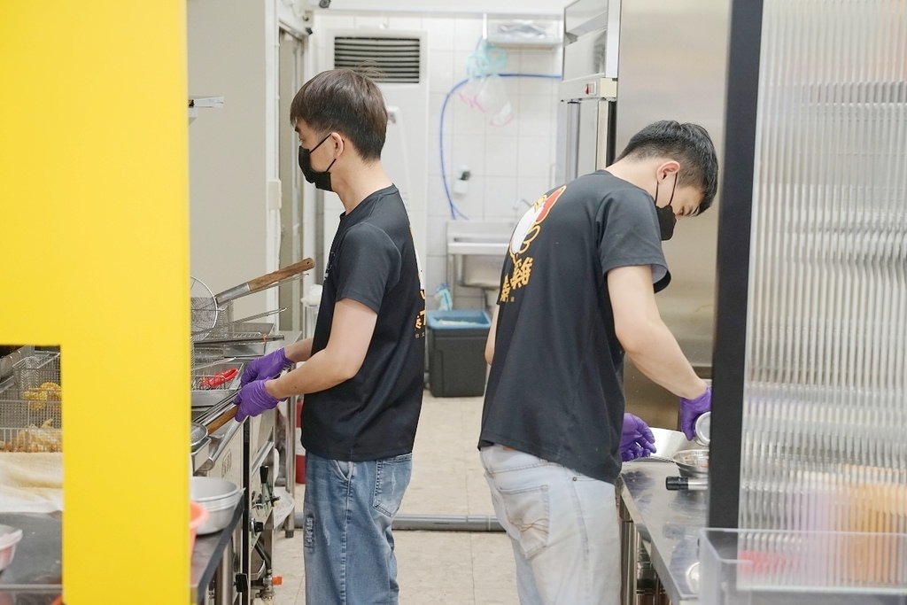 【高雄鼓山宵夜推薦】超人氣爆汁高雄雞排 線上預訂超方便 爆力雞台式鹽酥雞