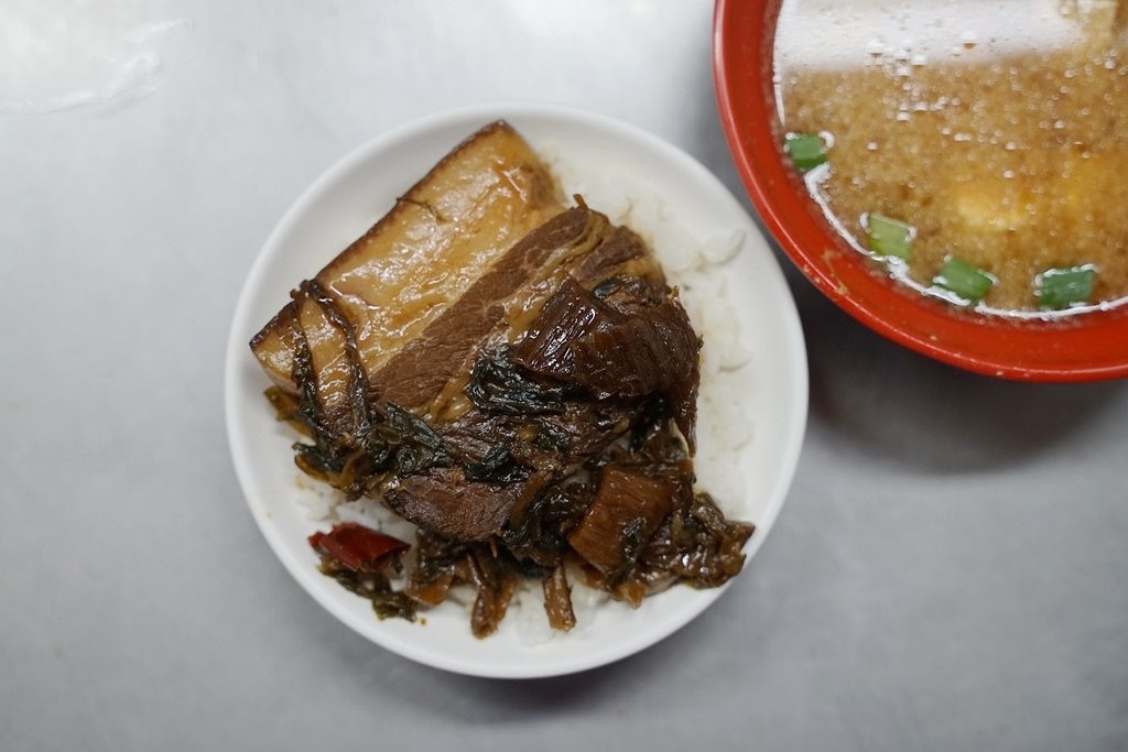 【彰化員林小吃推薦】員林爌肉飯好選擇 銅板美食半熟蛋液太誘人 阿成梅干扣肉