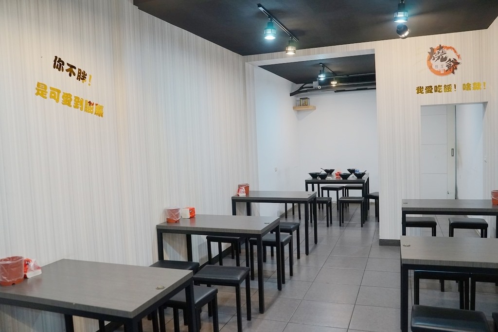 【台中一中商圈美食推薦】漢方香料熬煮湯頭 一碗可以喝的麻辣燙 燒爺潑辣屋一中店