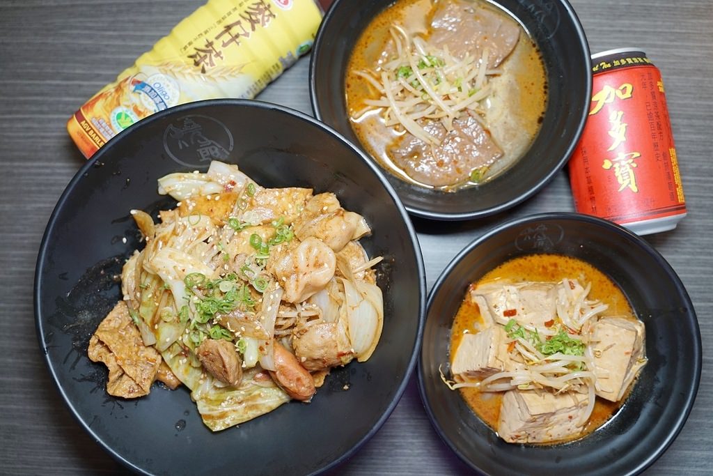 【台中一中商圈美食推薦】漢方香料熬煮湯頭 一碗可以喝的麻辣燙 燒爺潑辣屋一中店
