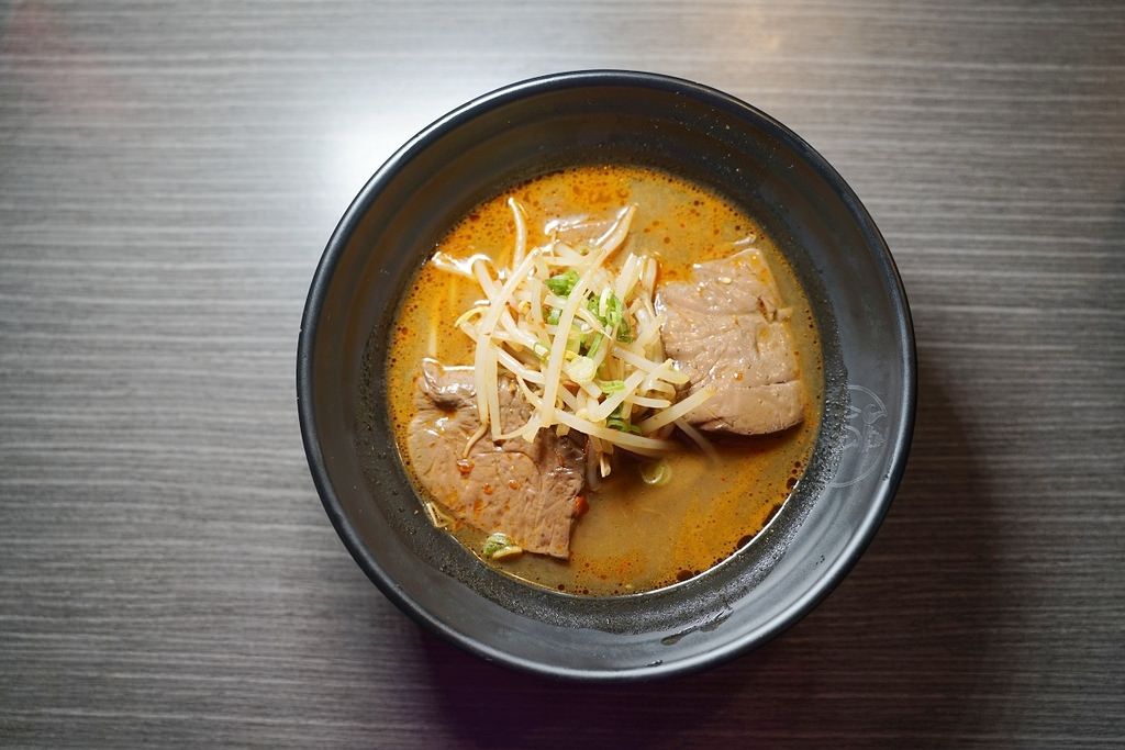【台中一中商圈美食推薦】漢方香料熬煮湯頭 一碗可以喝的麻辣燙 燒爺潑辣屋一中店
