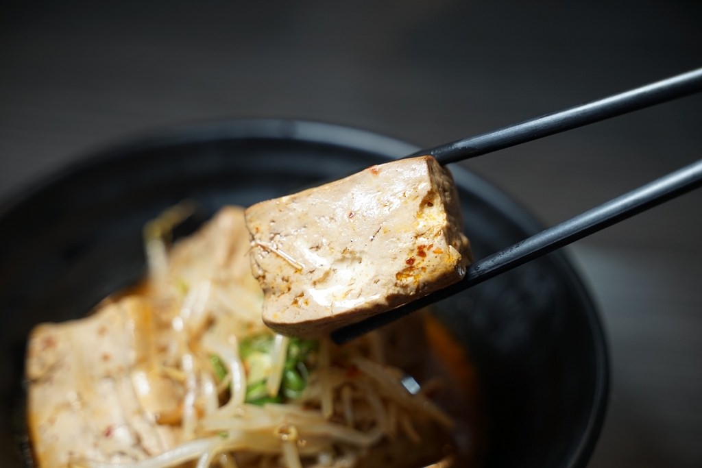 【台中一中商圈美食推薦】漢方香料熬煮湯頭 一碗可以喝的麻辣燙 燒爺潑辣屋一中店