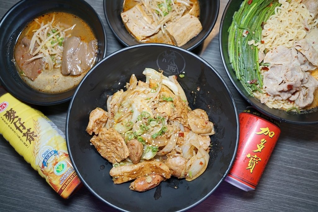 【台中一中商圈美食推薦】漢方香料熬煮湯頭 一碗可以喝的麻辣燙 燒爺潑辣屋一中店