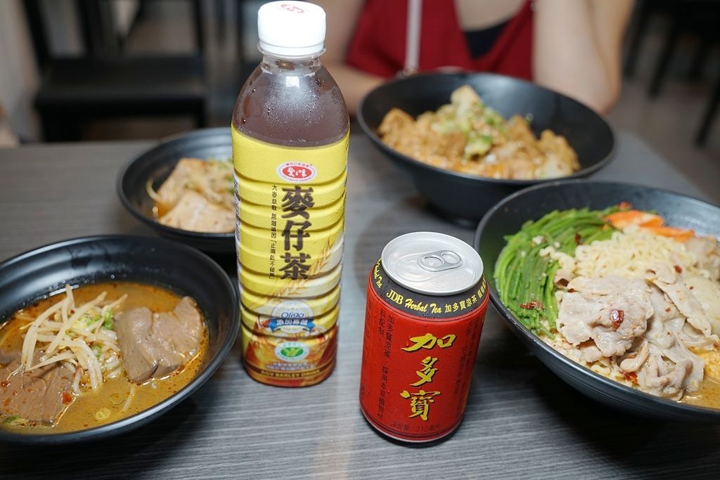 【台中一中商圈美食推薦】漢方香料熬煮湯頭 一碗可以喝的麻辣燙 燒爺潑辣屋一中店