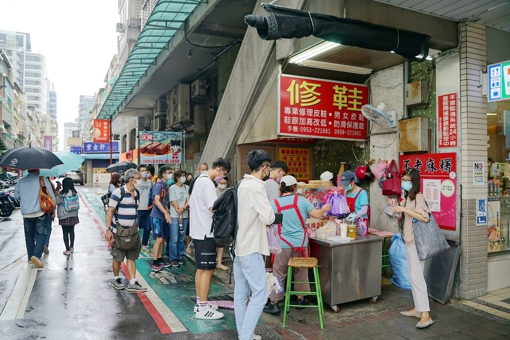 【台北麻糬推薦】行天宮人氣排隊美食 一顆12元香甜Q彈 不老客家傳統麻糬