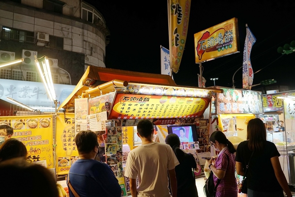 【中壢觀光夜市排隊美食推薦】甜的鹹的都好吃 美味必點蒜香起司燻雞沙拉 石頭燒餅in中壢夜市總店