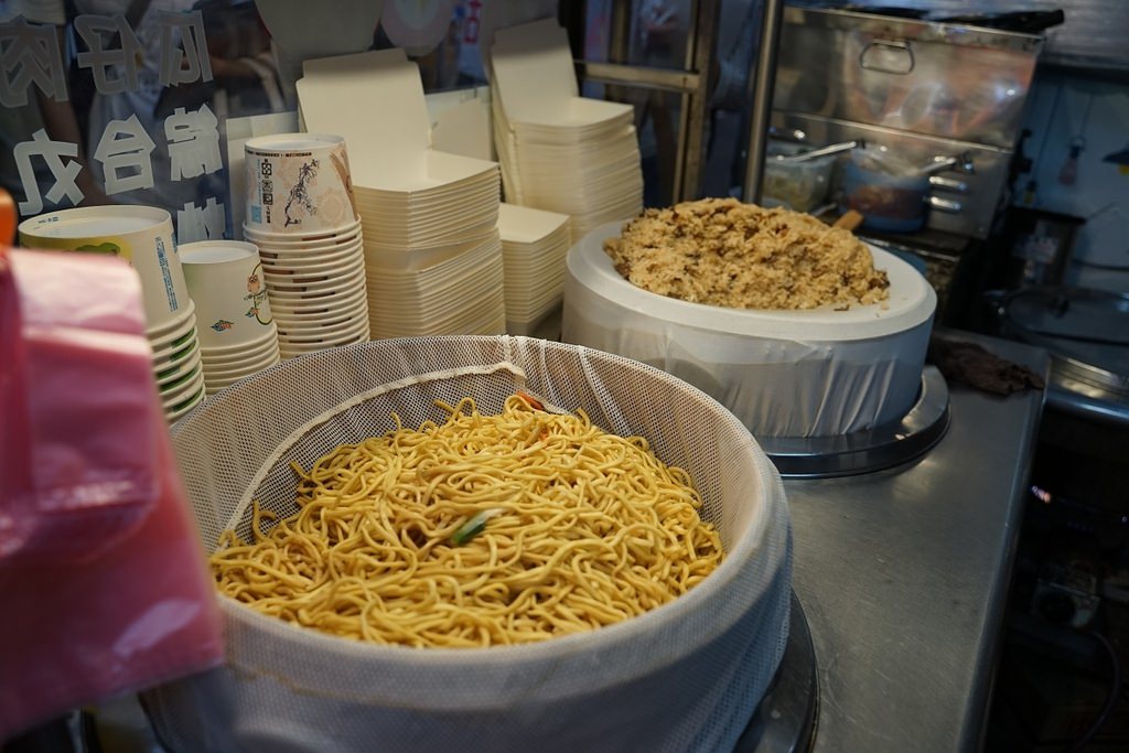 【八德興仁花園夜市小吃推薦】銅板價古早味小吃 口感Q彈美味油飯 阿賢油飯專賣店
