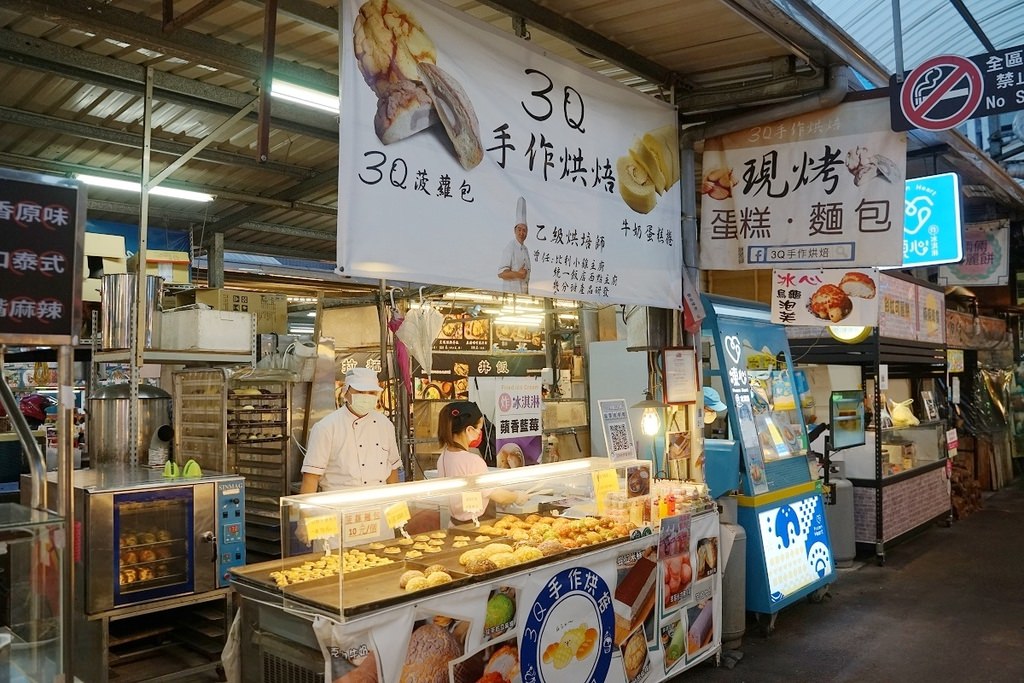 【八德興仁夜市甜點推薦】超可愛冰心烏龜泡芙 菠蘿麵包口味選擇多 3Q手作烘焙
