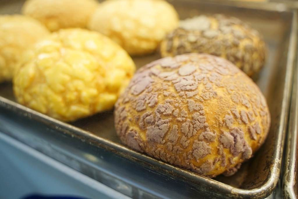 【八德興仁夜市甜點推薦】超可愛冰心烏龜泡芙 菠蘿麵包口味選擇多 3Q手作烘焙
