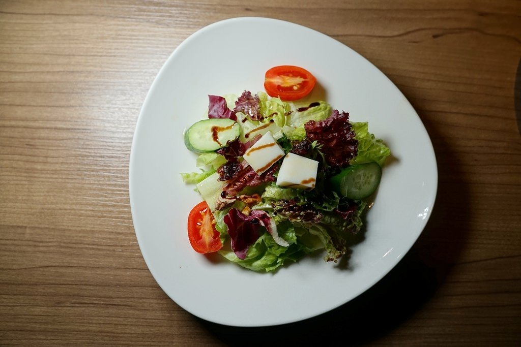 【台東約會餐廳推薦】原民食材結合西式餐點 美味必點香辣蝦到不行/阿拉慕燒烤豬肋排 Alamu Kitchen 阿拉慕廚房