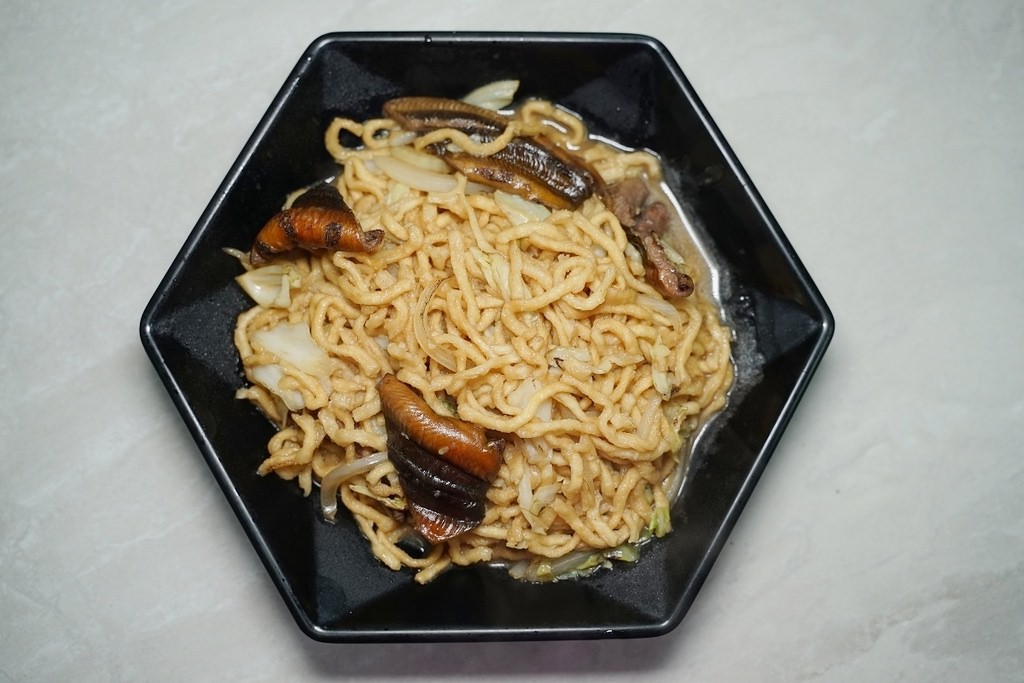 【三重肉燥飯推薦】和牛肉燥+和牛油煎鴨蛋半熟荷包蛋 大火翻炒乾炒鱔魚 承意台南鱔魚麵【蘭笑軒 承意號】