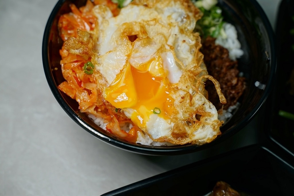 【三重肉燥飯推薦】和牛肉燥+和牛油煎鴨蛋半熟荷包蛋 大火翻炒乾炒鱔魚 承意台南鱔魚麵【蘭笑軒 承意號】