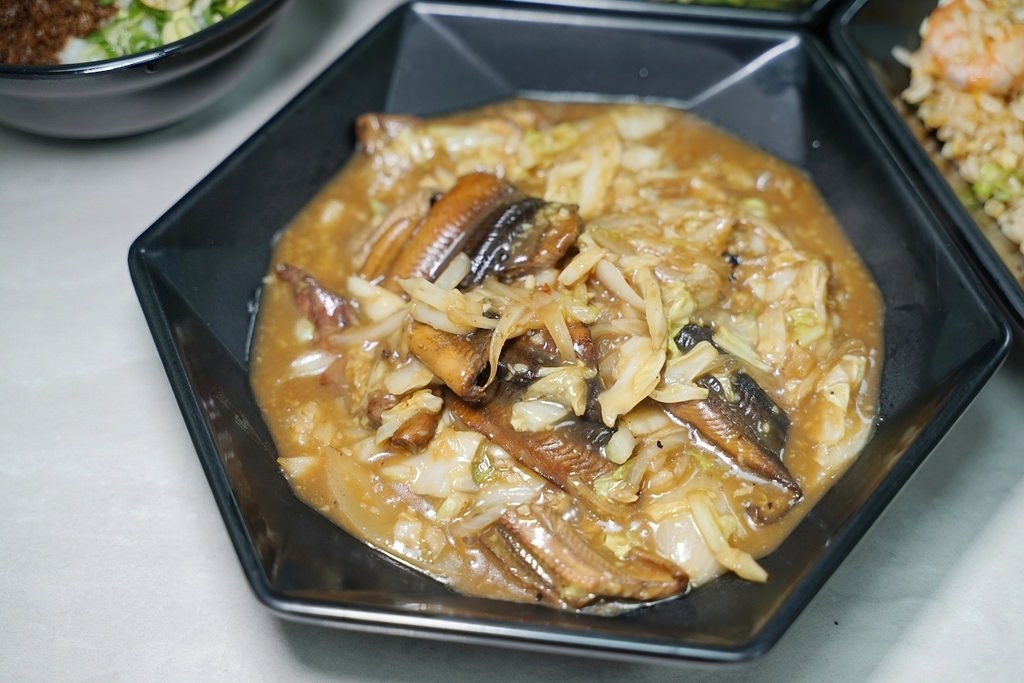 【三重肉燥飯推薦】和牛肉燥+和牛油煎鴨蛋半熟荷包蛋 大火翻炒乾炒鱔魚 承意台南鱔魚麵【蘭笑軒 承意號】