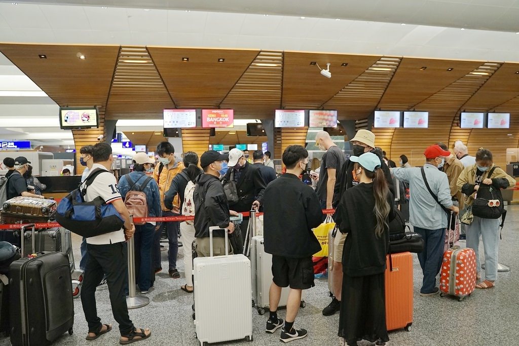 【台灣飛泰國清邁】泰越捷航空曼谷轉機全紀錄 飛機上吃泡麵真的超香