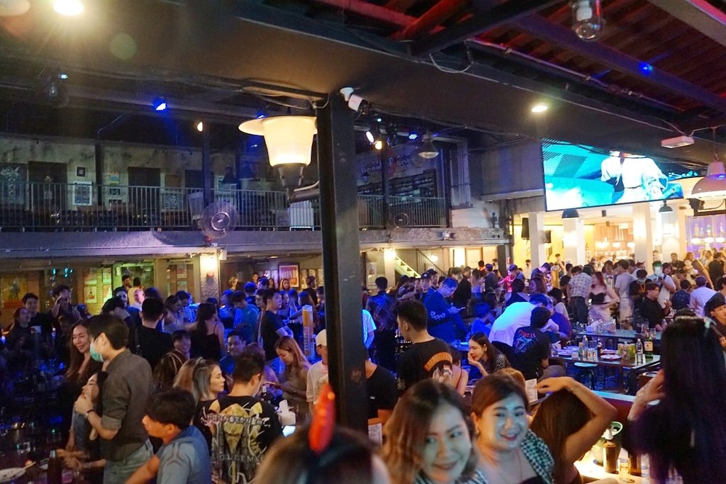 【泰國清邁夜生活好去處】清邁超人氣本土酒吧 泰國最潮樂隊駐唱【Warm Up Cafe Chiangmai】