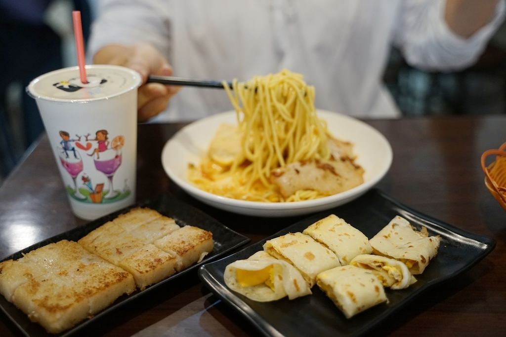 【中原大學早午餐推薦】經濟實惠早午餐套餐 美味必點粗飽鐵板麵 多滋漢堡早午餐