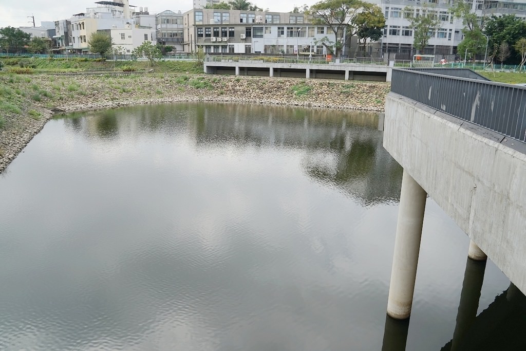 【桃園中壢免費景點推薦】環湖步道/景觀平台 裝置藝術「一葉方舟」中原生態埤塘公園