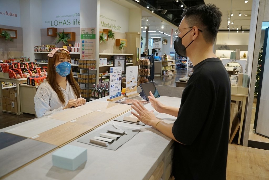 【新竹地板推薦】特恩4D超耐磨木地板 藍天使環保認證標章 特恩地板新竹東區HOLA門市