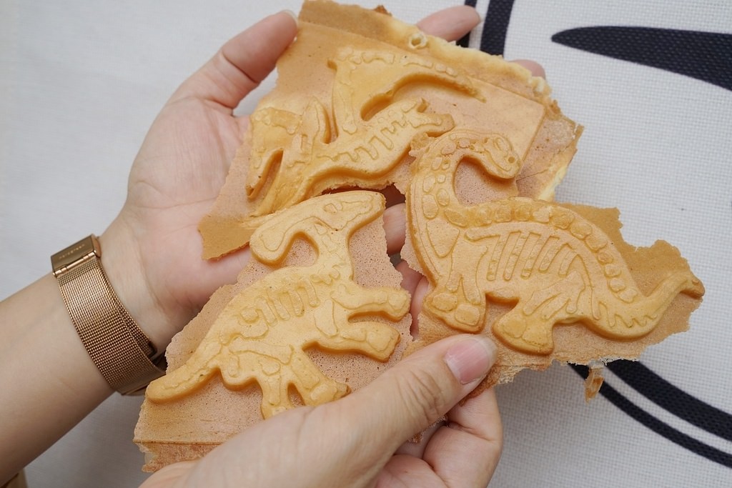 【新竹雞蛋糕推薦】超可愛恐龍造型雞蛋糕 外酥內Q超美味 Dino2石頁家脆皮雞蛋糕2號店