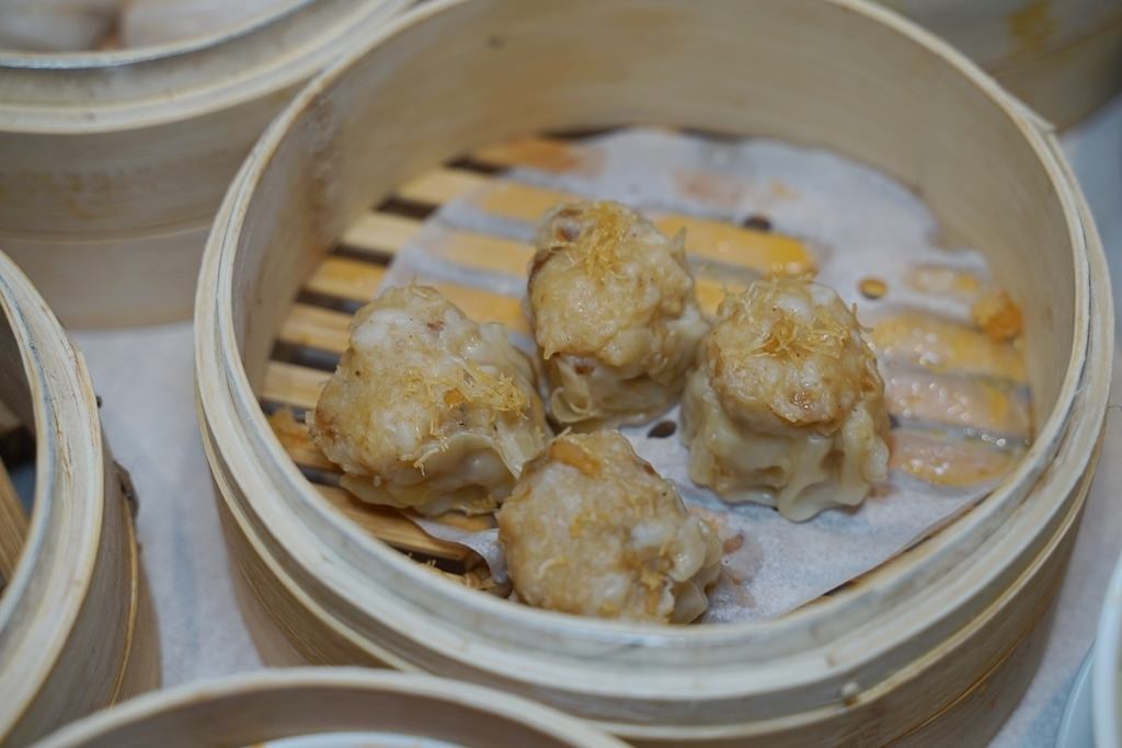【大江購物中心美食餐廳推薦】人氣必點招牌「豬仔流沙包」 遊港必吃港式點心專門店 點點心台灣中壢大江店