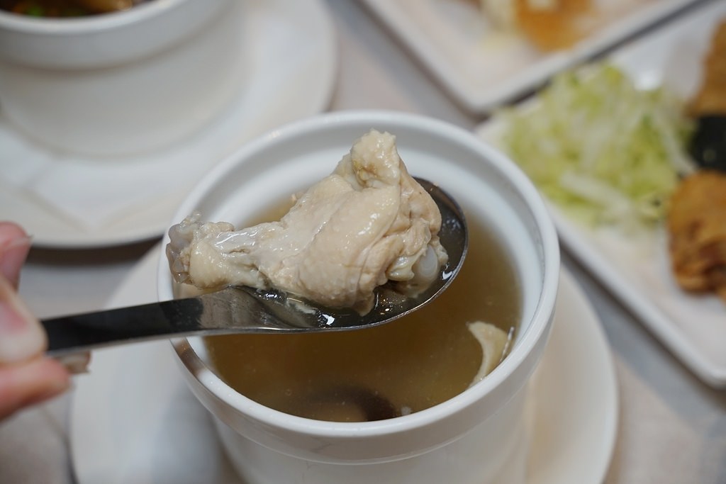 【大江購物中心美食餐廳推薦】人氣必點招牌「豬仔流沙包」 遊港必吃港式點心專門店 點點心台灣中壢大江店