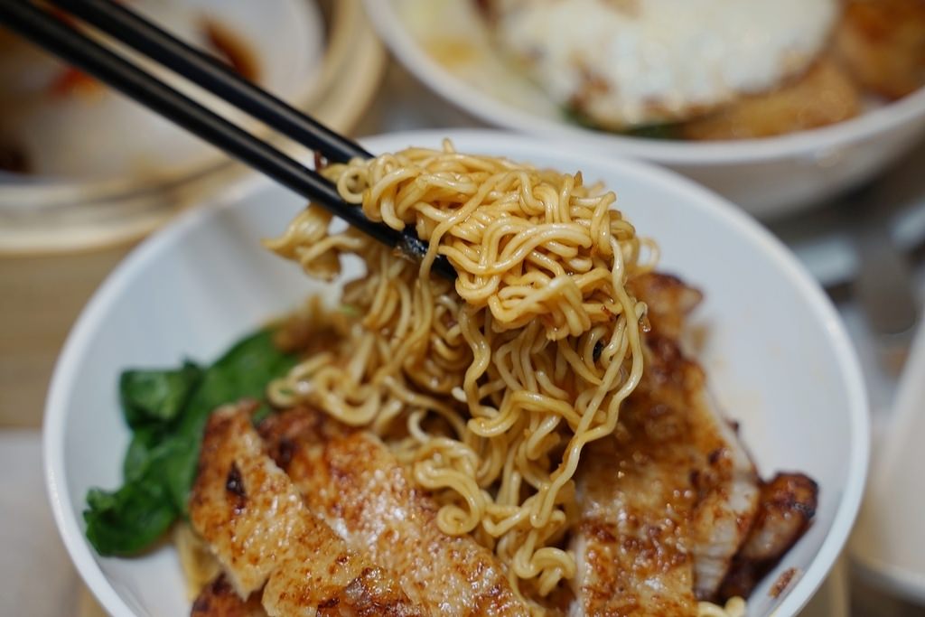 【大江購物中心美食餐廳推薦】人氣必點招牌「豬仔流沙包」 遊港必吃港式點心專門店 點點心台灣中壢大江店