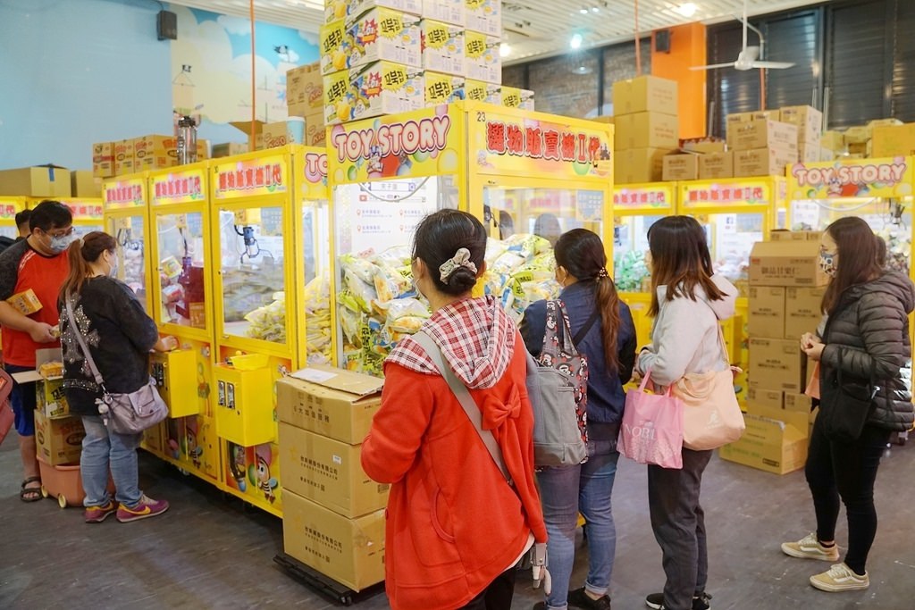 【彰化夾娃娃機店推薦】新手必訪全台最好夾 彰化親子共遊滿滿零食飲料輕鬆夾 夾子園彰化旗艦店
