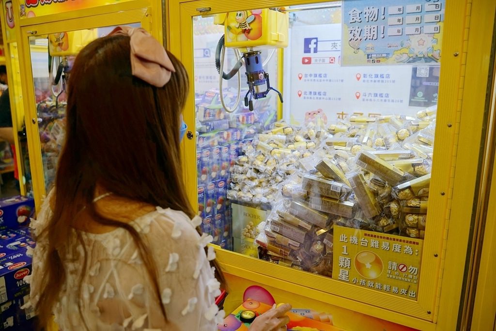 【彰化夾娃娃機店推薦】新手必訪全台最好夾 彰化親子共遊滿滿零食飲料輕鬆夾 夾子園彰化旗艦店