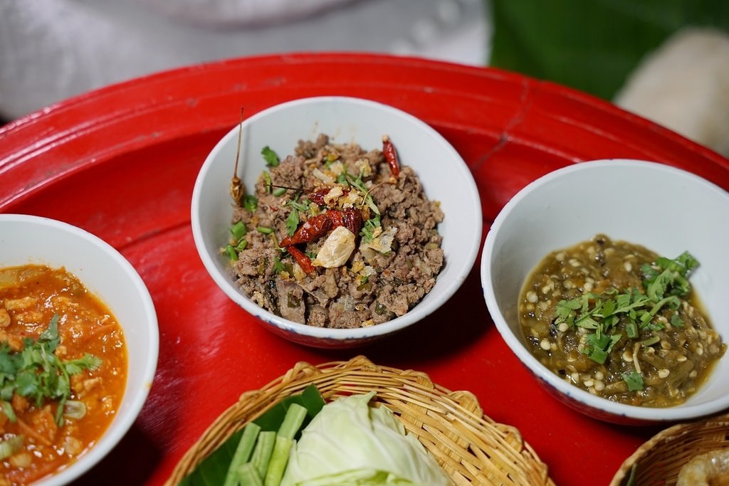 【泰國清邁必吃美食餐廳】Lanna蘭納帝王餐吃到飽 清邁傳統歌舞表演 老清邁文化中心【Euang Kam Sai Northern Thai Restaurant】