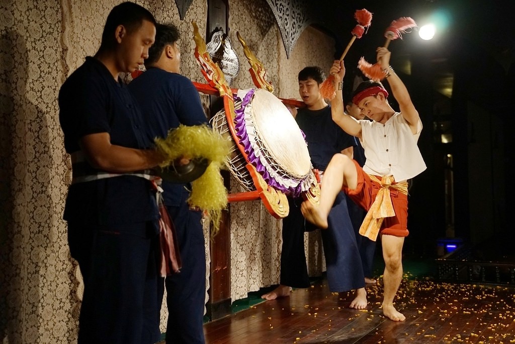 【泰國清邁必吃美食餐廳】Lanna蘭納帝王餐吃到飽 清邁傳統歌舞表演 老清邁文化中心【Euang Kam Sai Northern Thai Restaurant】