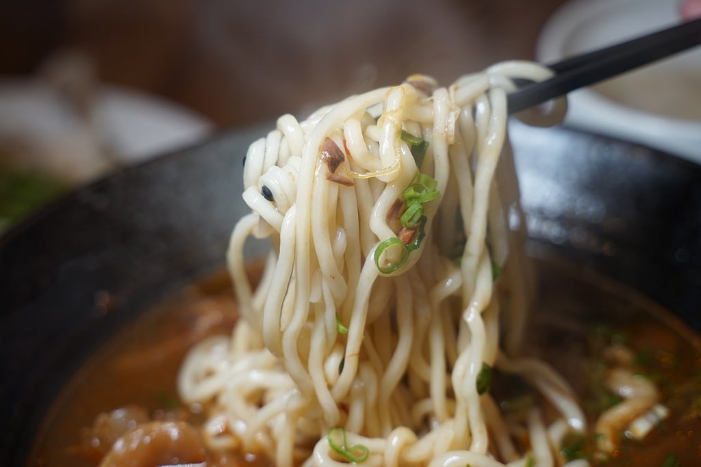 【台北萬華炒飯牛肉麵推薦】招牌泰國香米炒飯 牛腱心紅燒半筋半肉麵 御真牛餐館牛肉麵炒飯專賣店
