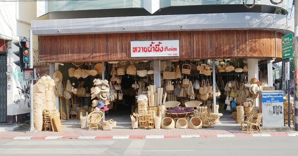 【泰國清邁血拼好去處】IG打卡網美必訪藤製傢俱店 清邁草編包一條街