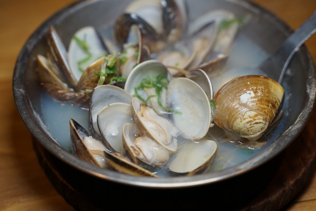 【新店小碧潭美食推薦】新開幕老屋網美餐廳好選擇 精緻碳火燒肉宵夜首選 米炭火燒肉小酒館新店小碧潭店