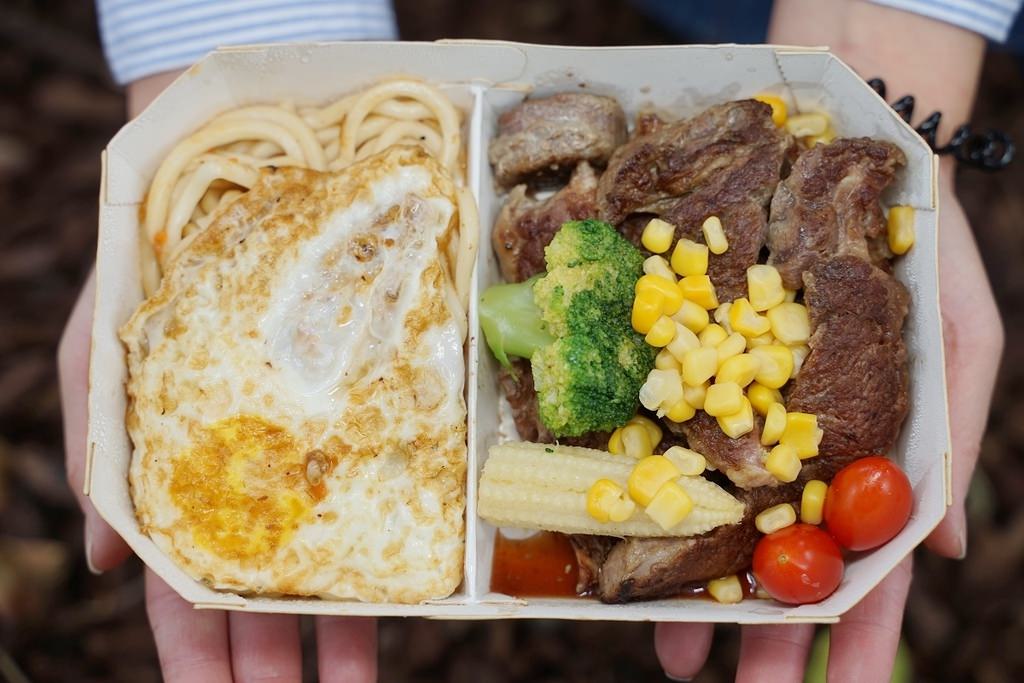 【台北萬華西門町美食外送推薦】西門町美味餐盒好選擇 必點厚切原肉牛排 艷紫荊鐵板麵