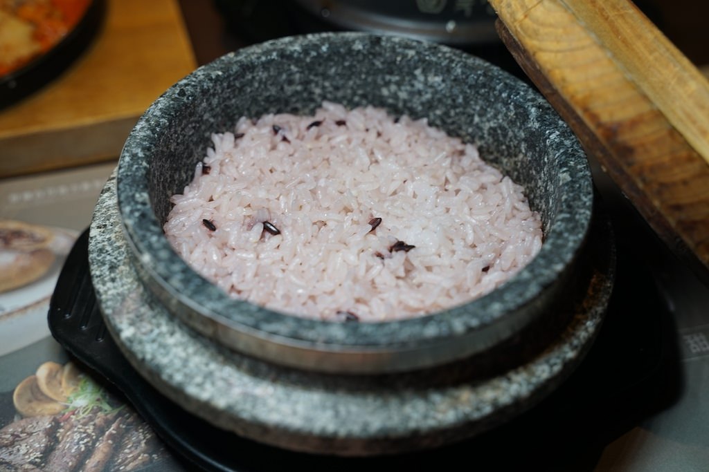 【大江購物中心韓式料理推薦】美味好吃韓式嫩豆腐煲 精緻韓式料理第一品牌 涓豆腐中壢大江店