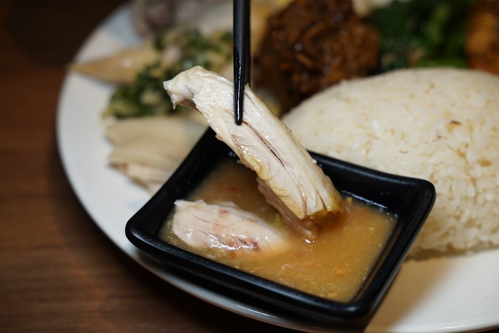 【台北延吉街美食推薦】軟嫩美味海南嫩雞飯 超下飯泰式瑪莎曼咖哩飯 雞上盒雞肉專賣店