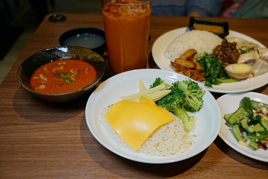 【台北延吉街美食推薦】軟嫩美味海南嫩雞飯 超下飯泰式瑪莎曼咖哩飯 雞上盒雞肉專賣店