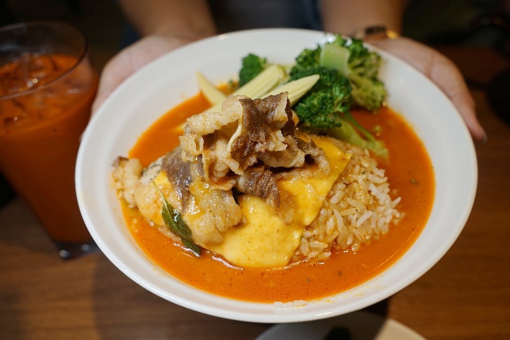 【台北延吉街美食推薦】軟嫩美味海南嫩雞飯 超下飯泰式瑪莎曼咖哩飯 雞上盒雞肉專賣店