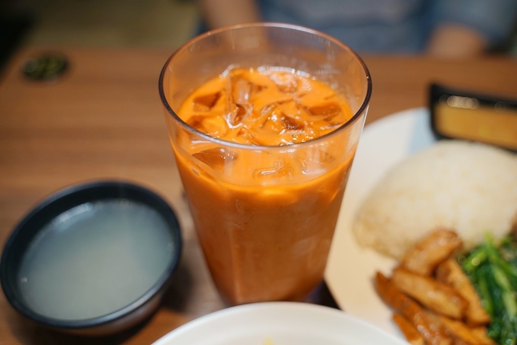 【台北延吉街美食推薦】軟嫩美味海南嫩雞飯 超下飯泰式瑪莎曼咖哩飯 雞上盒雞肉專賣店