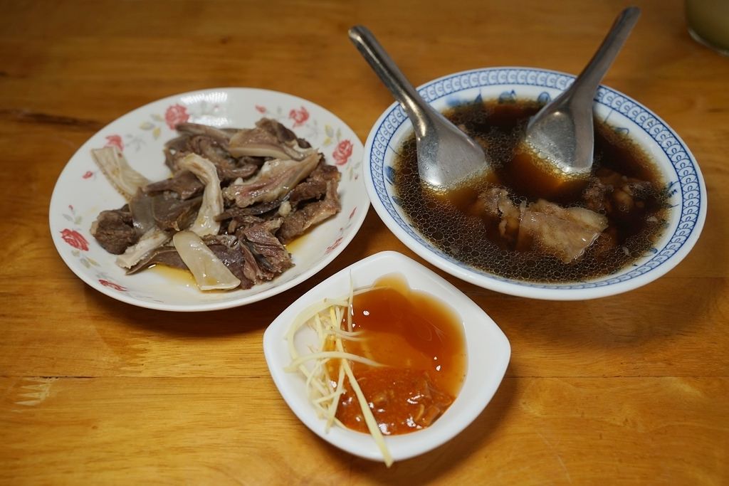 【台南羊肉專賣店推薦】新鮮溫體羊肉湯 美味麻油乾拌羊雜切盤 包成羊肉