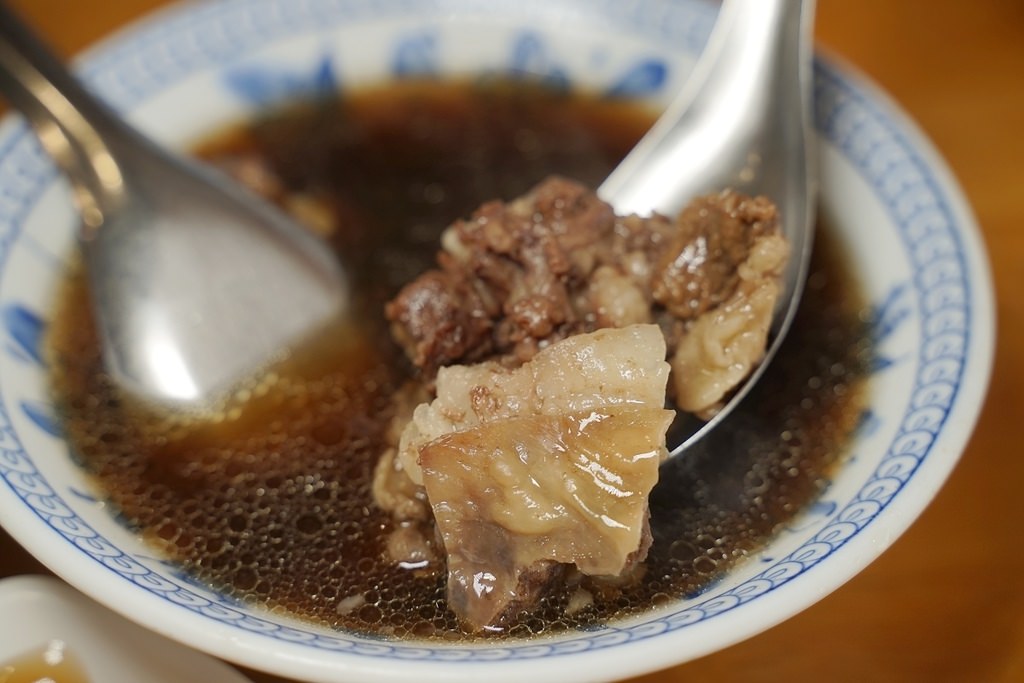 【台南羊肉專賣店推薦】新鮮溫體羊肉湯 美味麻油乾拌羊雜切盤 包成羊肉