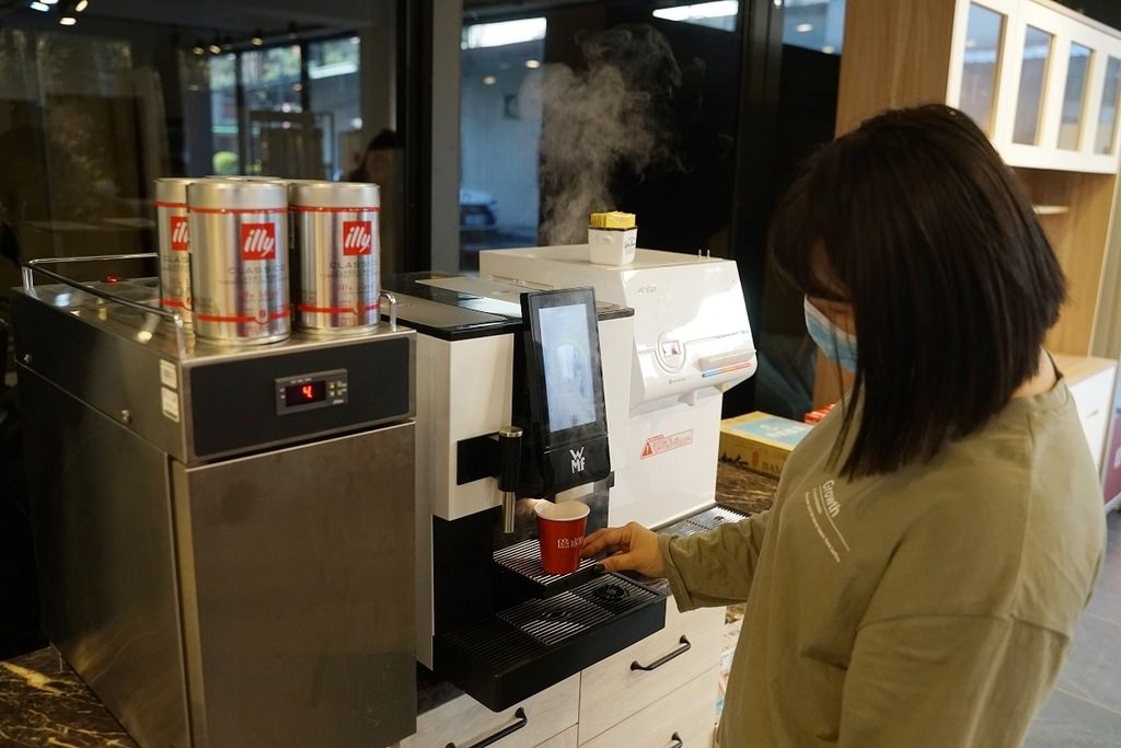 【高雄家具店推薦】客製化沙發超多選擇 終身保修通通批發價 億家具批發倉庫高雄店