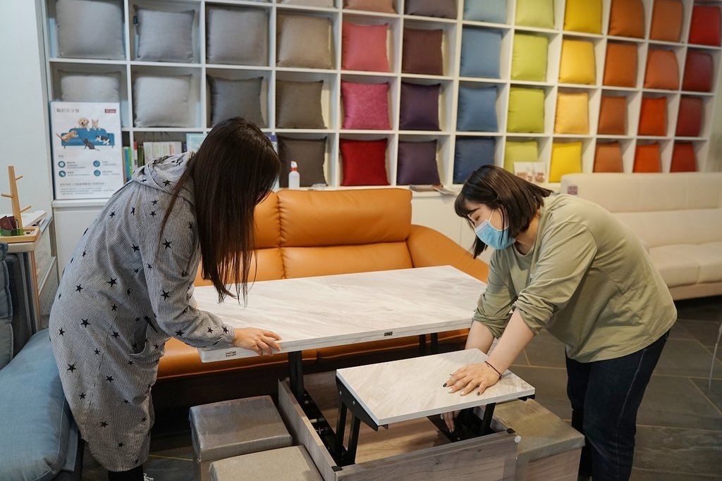 【高雄家具店推薦】客製化沙發超多選擇 終身保修通通批發價 億家具批發倉庫高雄店