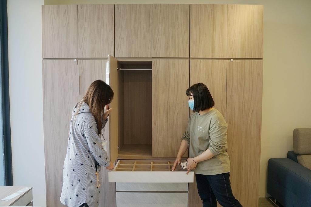【高雄家具店推薦】客製化沙發超多選擇 終身保修通通批發價 億家具批發倉庫高雄店