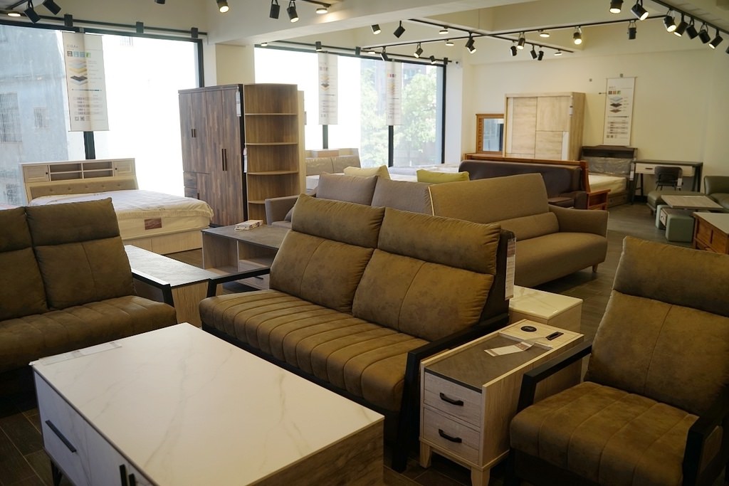 【高雄家具店推薦】客製化沙發超多選擇 終身保修通通批發價 億家具批發倉庫高雄店